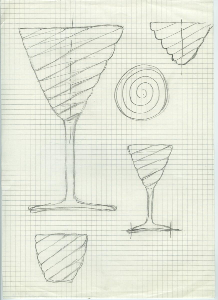 Skisser och referensmaterial till olika porslin- och glasföremål som grytor, kannor, koppar med fat, servisglas m.m. Bland annat formgivning för Rosenthal. Några skisskopior av Tapio Wirkkalas formgivning för Venini - inspirationsmaterial?