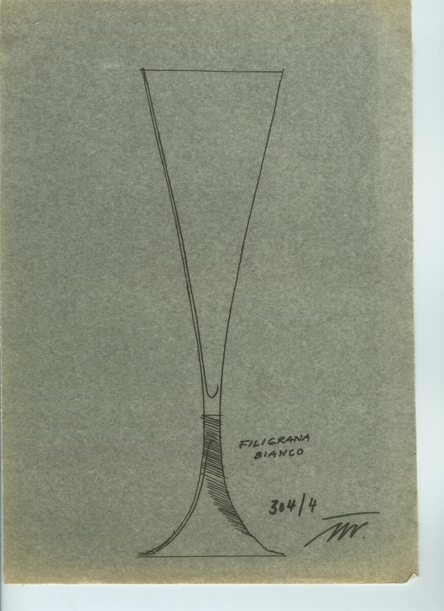 Skisser och referensmaterial till olika porslin- och glasföremål som grytor, kannor, koppar med fat, servisglas m.m. Bland annat formgivning för Rosenthal. Några skisskopior av Tapio Wirkkalas formgivning för Venini - inspirationsmaterial?