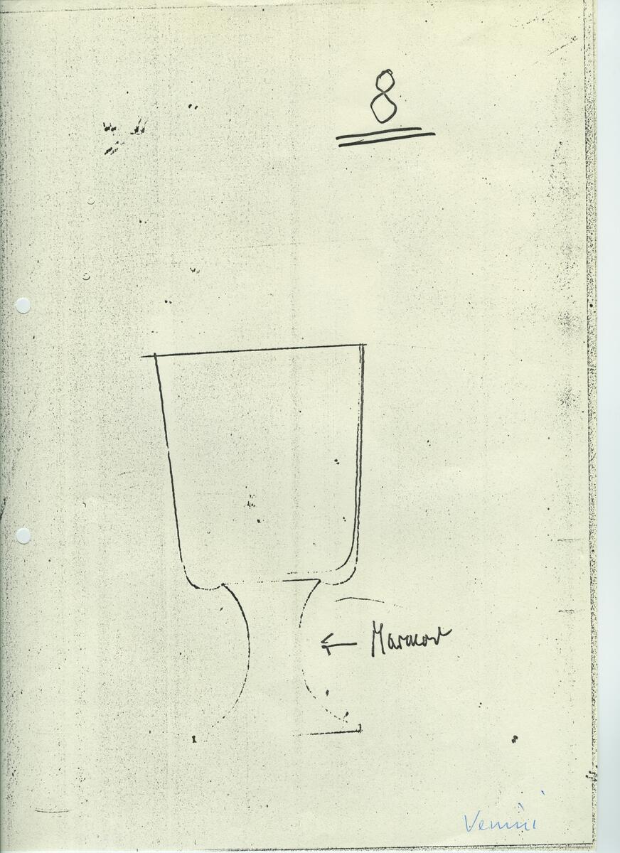 Skisser och referensmaterial till olika porslin- och glasföremål som grytor, kannor, koppar med fat, servisglas m.m. Bland annat formgivning för Rosenthal. Några skisskopior av Tapio Wirkkalas formgivning för Venini - inspirationsmaterial?