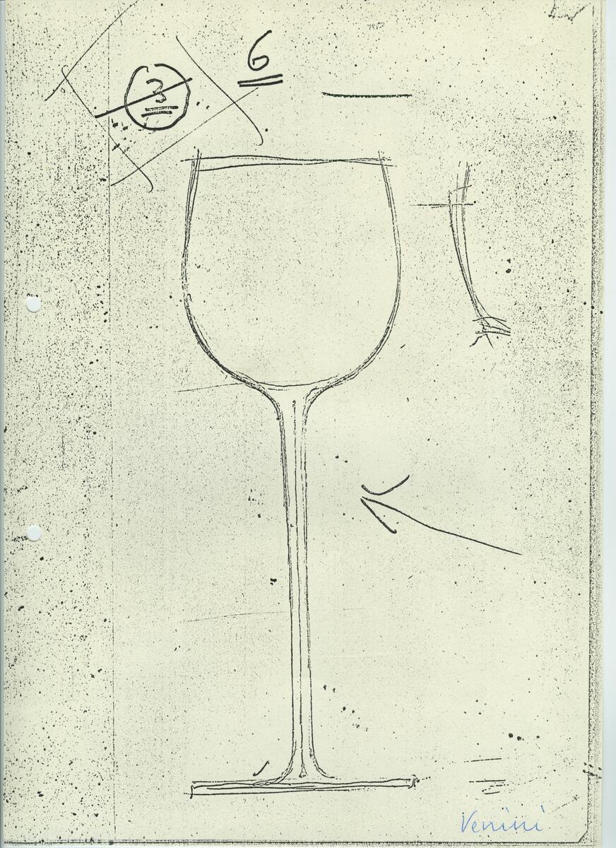 Skisser och referensmaterial till olika porslin- och glasföremål som grytor, kannor, koppar med fat, servisglas m.m. Bland annat formgivning för Rosenthal. Några skisskopior av Tapio Wirkkalas formgivning för Venini - inspirationsmaterial?