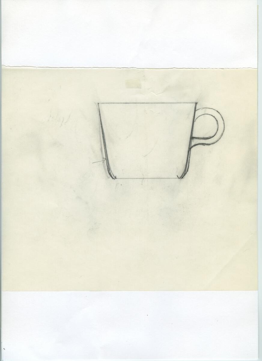 Skisser och referensmaterial till olika porslin- och glasföremål som grytor, kannor, koppar med fat, servisglas m.m. Bland annat formgivning för Rosenthal. Några skisskopior av Tapio Wirkkalas formgivning för Venini - inspirationsmaterial?