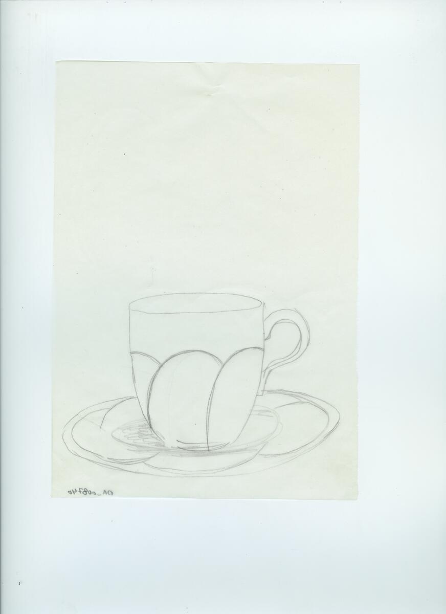 Skisser och referensmaterial till olika porslin- och glasföremål som grytor, kannor, koppar med fat, servisglas m.m. Bland annat formgivning för Rosenthal. Några skisskopior av Tapio Wirkkalas formgivning för Venini - inspirationsmaterial?