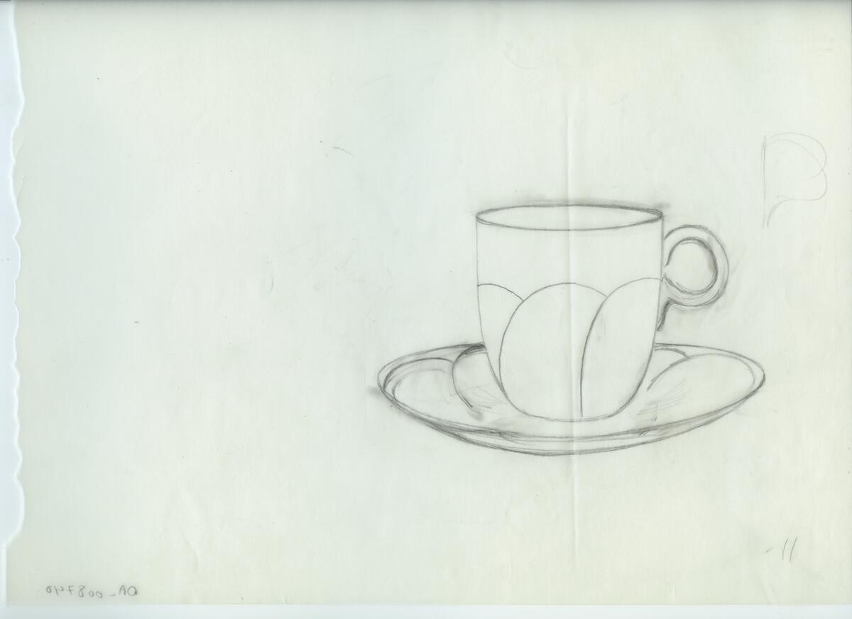 Skisser och referensmaterial till olika porslin- och glasföremål som grytor, kannor, koppar med fat, servisglas m.m. Bland annat formgivning för Rosenthal. Några skisskopior av Tapio Wirkkalas formgivning för Venini - inspirationsmaterial?