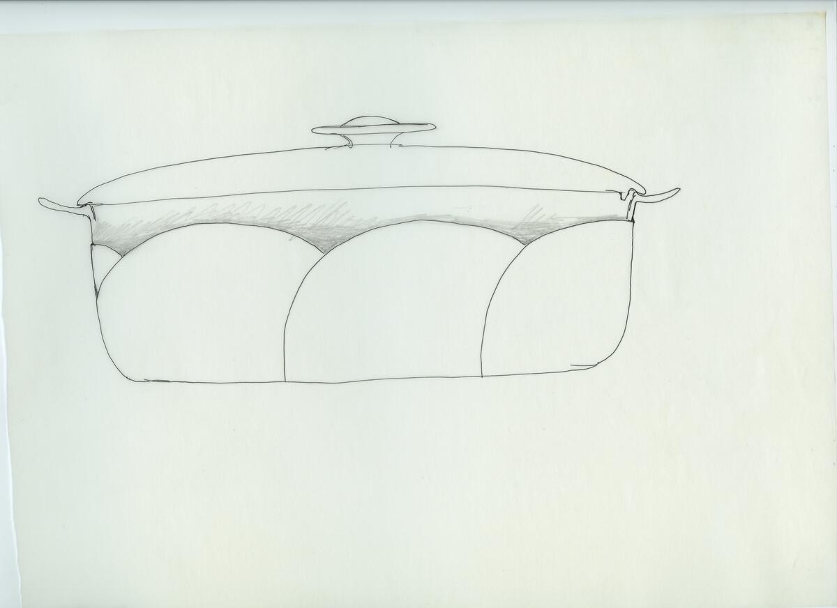 Skisser och referensmaterial till olika porslin- och glasföremål som grytor, kannor, koppar med fat, servisglas m.m. Bland annat formgivning för Rosenthal. Några skisskopior av Tapio Wirkkalas formgivning för Venini - inspirationsmaterial?