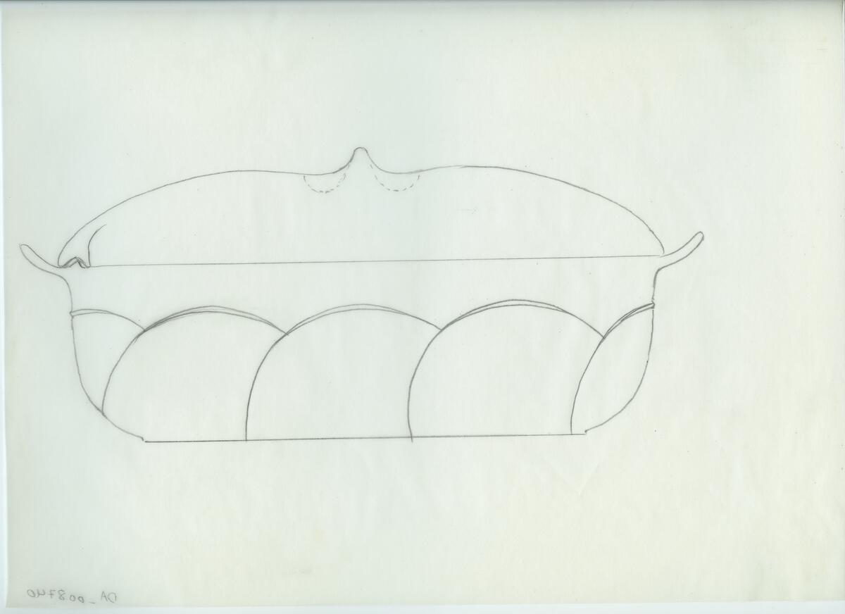 Skisser och referensmaterial till olika porslin- och glasföremål som grytor, kannor, koppar med fat, servisglas m.m. Bland annat formgivning för Rosenthal. Några skisskopior av Tapio Wirkkalas formgivning för Venini - inspirationsmaterial?