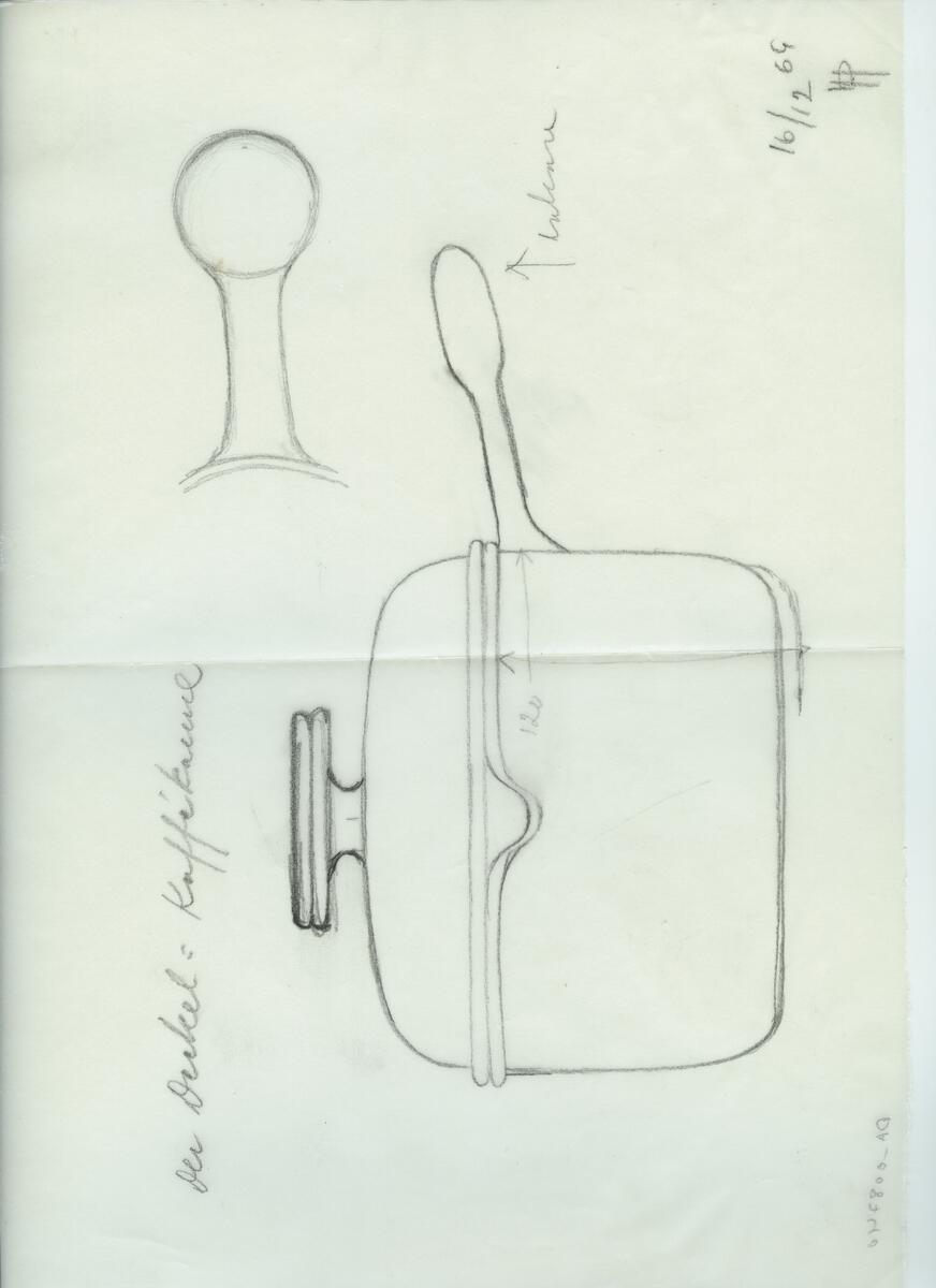 Skisser och referensmaterial till olika porslin- och glasföremål som grytor, kannor, koppar med fat, servisglas m.m. Bland annat formgivning för Rosenthal. Några skisskopior av Tapio Wirkkalas formgivning för Venini - inspirationsmaterial?