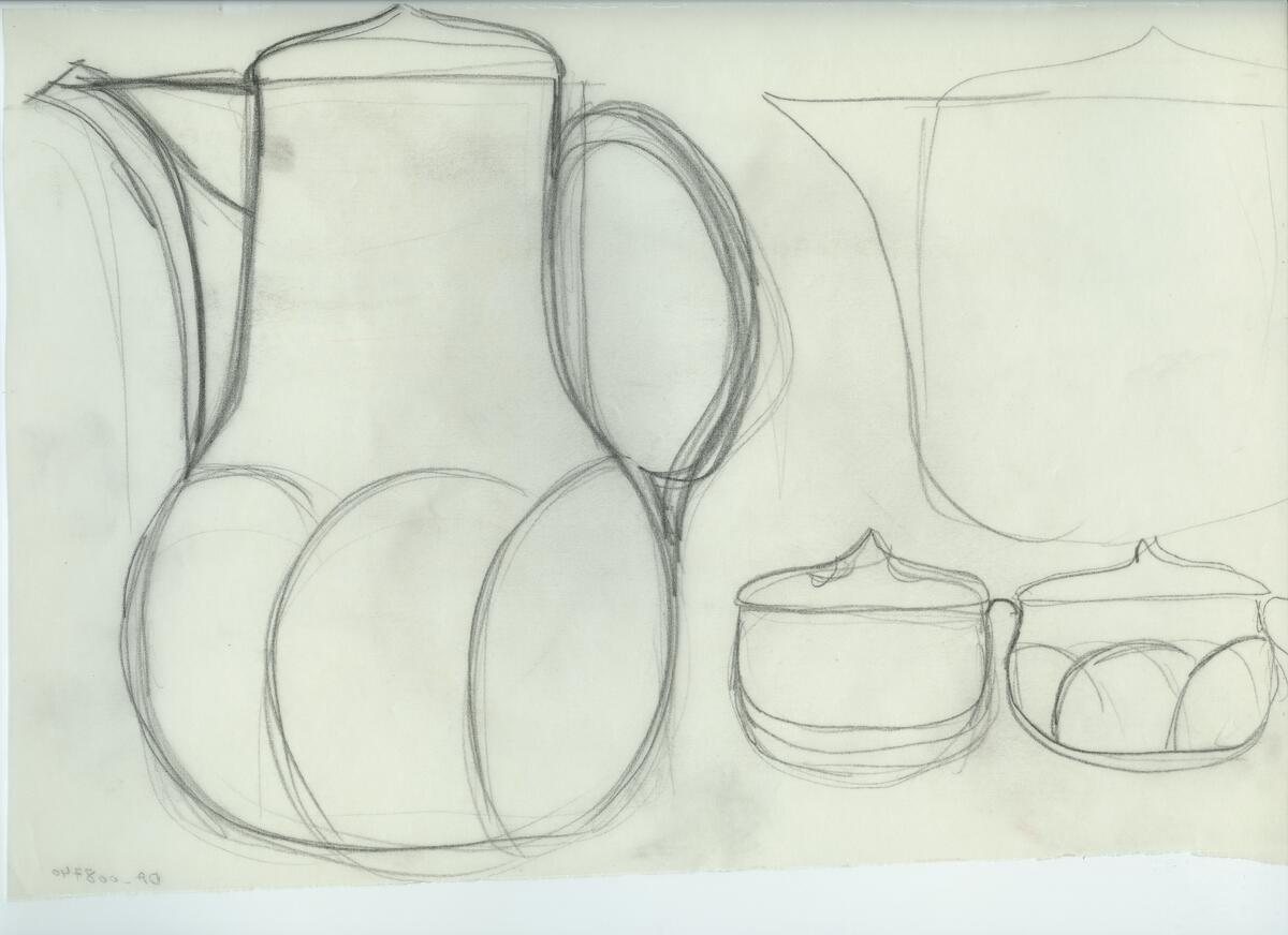 Skisser och referensmaterial till olika porslin- och glasföremål som grytor, kannor, koppar med fat, servisglas m.m. Bland annat formgivning för Rosenthal. Några skisskopior av Tapio Wirkkalas formgivning för Venini - inspirationsmaterial?