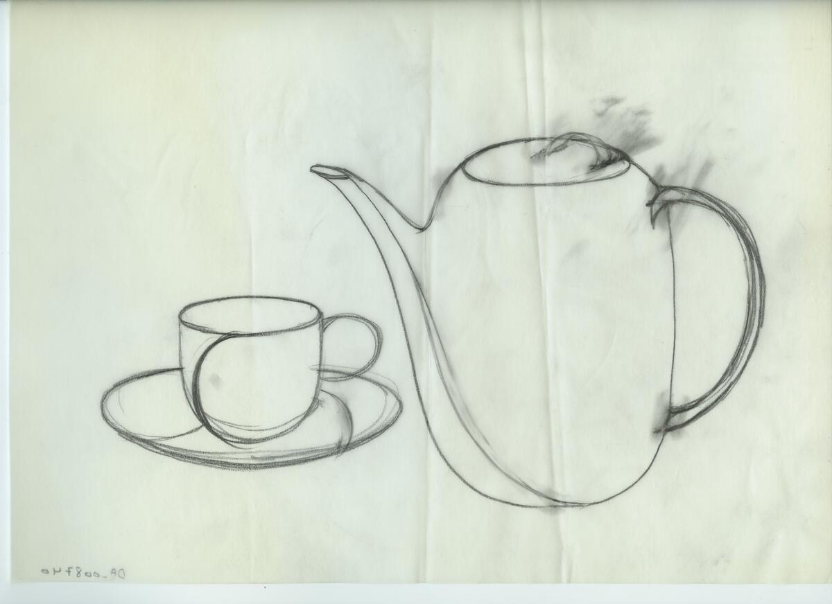 Skisser och referensmaterial till olika porslin- och glasföremål som grytor, kannor, koppar med fat, servisglas m.m. Bland annat formgivning för Rosenthal. Några skisskopior av Tapio Wirkkalas formgivning för Venini - inspirationsmaterial?