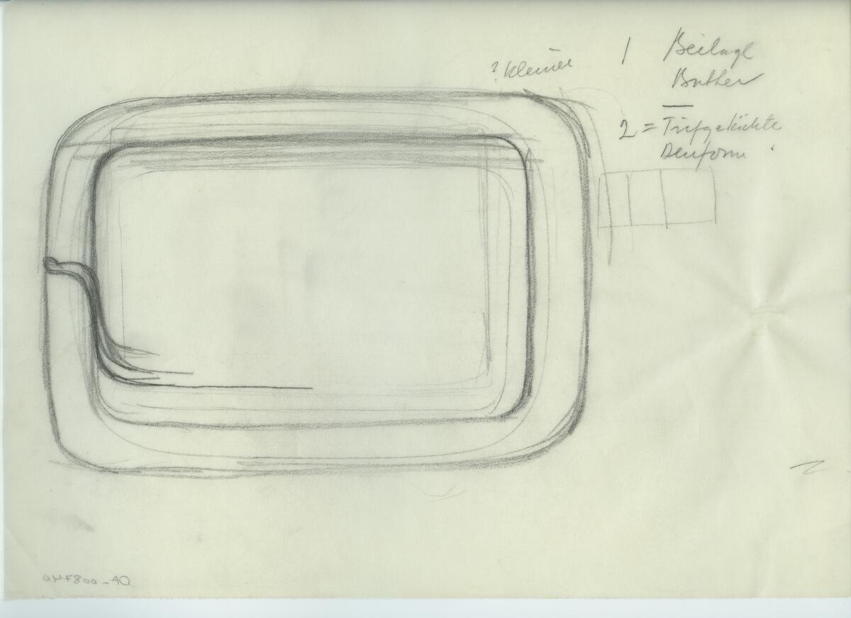 Skisser och referensmaterial till olika porslin- och glasföremål som grytor, kannor, koppar med fat, servisglas m.m. Bland annat formgivning för Rosenthal. Några skisskopior av Tapio Wirkkalas formgivning för Venini - inspirationsmaterial?