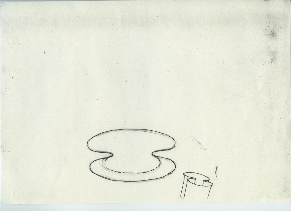 Skisser och referensmaterial till olika porslin- och glasföremål som grytor, kannor, koppar med fat, servisglas m.m. Bland annat formgivning för Rosenthal. Några skisskopior av Tapio Wirkkalas formgivning för Venini - inspirationsmaterial?