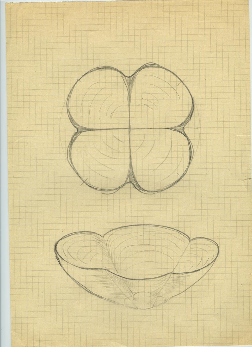 Skisser och referensmaterial till olika porslin- och glasföremål som grytor, kannor, koppar med fat, servisglas m.m. Bland annat formgivning för Rosenthal. Några skisskopior av Tapio Wirkkalas formgivning för Venini - inspirationsmaterial?