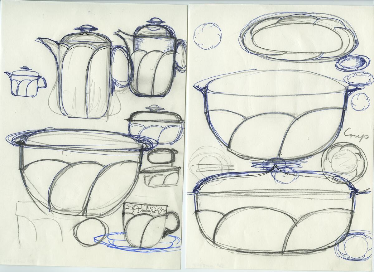 Skisser och referensmaterial till olika porslin- och glasföremål som grytor, kannor, koppar med fat, servisglas m.m. Bland annat formgivning för Rosenthal. Några skisskopior av Tapio Wirkkalas formgivning för Venini - inspirationsmaterial?