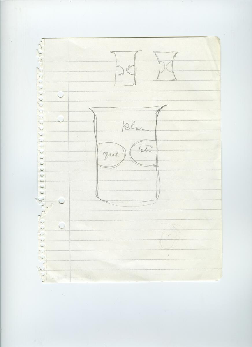 Skisser och referensmaterial till olika porslin- och glasföremål som grytor, kannor, koppar med fat, servisglas m.m. Bland annat formgivning för Rosenthal. Några skisskopior av Tapio Wirkkalas formgivning för Venini - inspirationsmaterial?