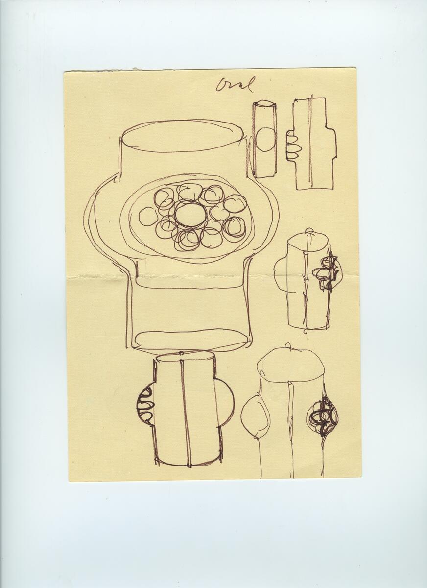 Skisser och referensmaterial till olika porslin- och glasföremål som grytor, kannor, koppar med fat, servisglas m.m. Bland annat formgivning för Rosenthal. Några skisskopior av Tapio Wirkkalas formgivning för Venini - inspirationsmaterial?