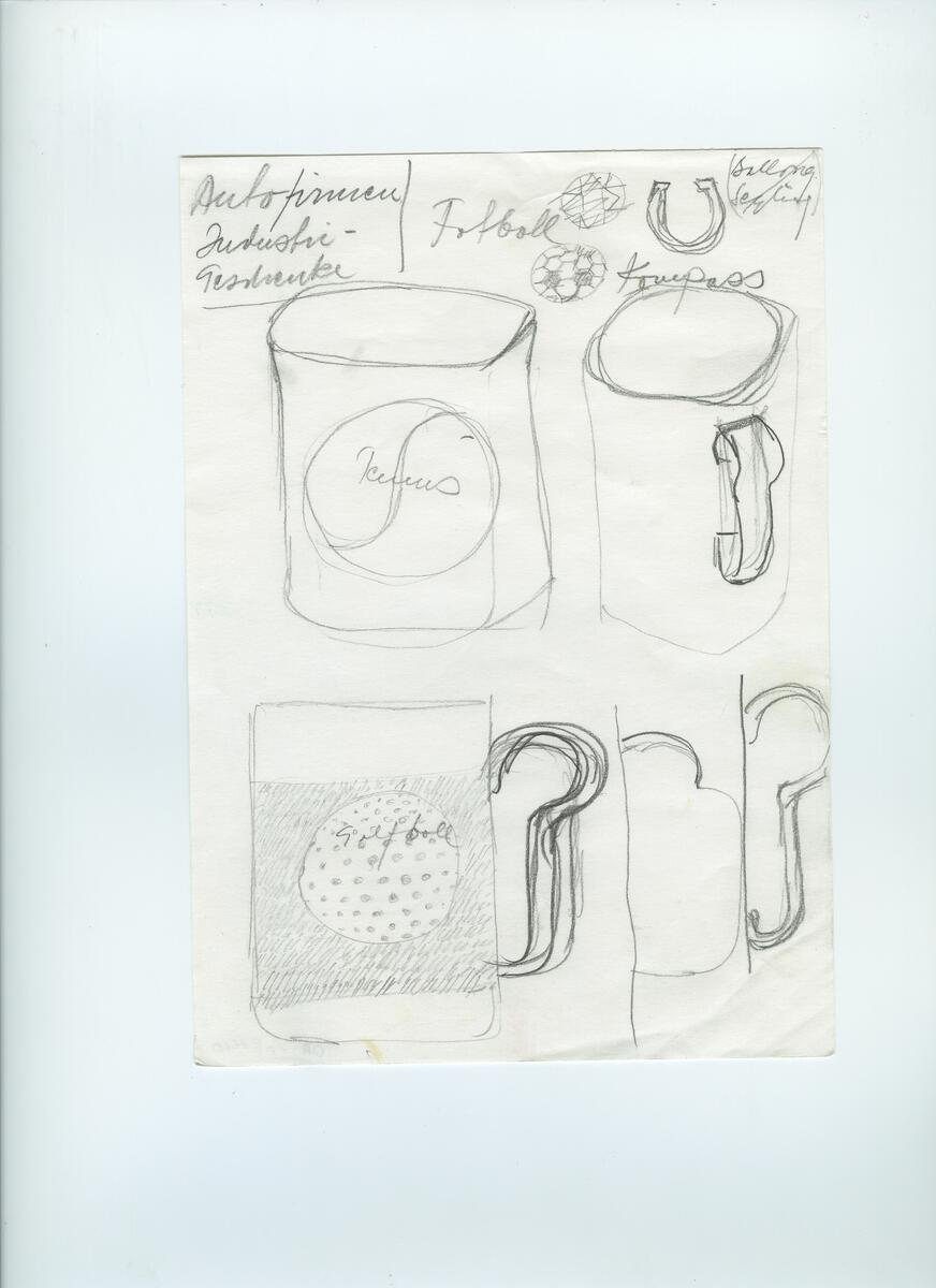 Skisser och referensmaterial till olika porslin- och glasföremål som grytor, kannor, koppar med fat, servisglas m.m. Bland annat formgivning för Rosenthal. Några skisskopior av Tapio Wirkkalas formgivning för Venini - inspirationsmaterial?