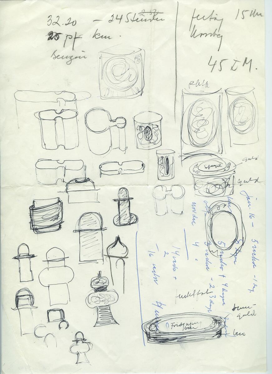 Skisser och referensmaterial till olika porslin- och glasföremål som grytor, kannor, koppar med fat, servisglas m.m. Bland annat formgivning för Rosenthal. Några skisskopior av Tapio Wirkkalas formgivning för Venini - inspirationsmaterial?