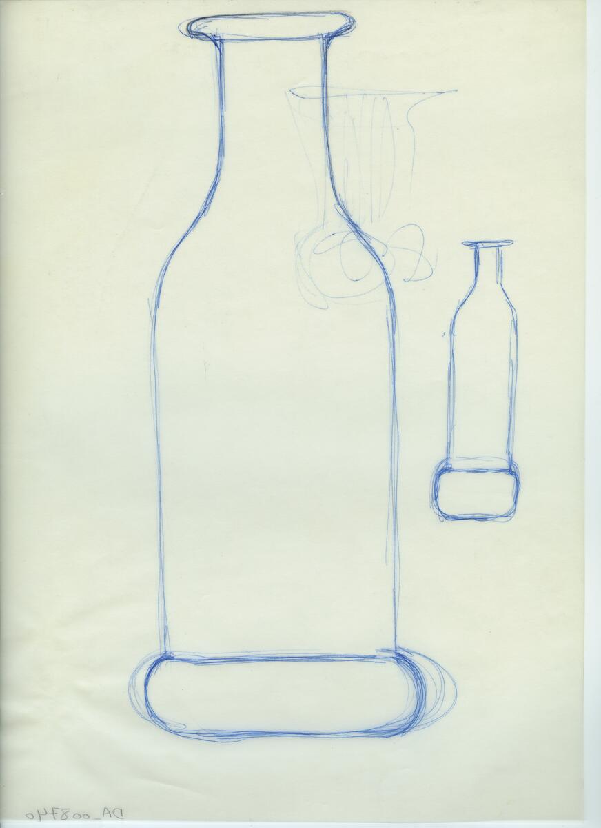 Skisser och referensmaterial till olika porslin- och glasföremål som grytor, kannor, koppar med fat, servisglas m.m. Bland annat formgivning för Rosenthal. Några skisskopior av Tapio Wirkkalas formgivning för Venini - inspirationsmaterial?