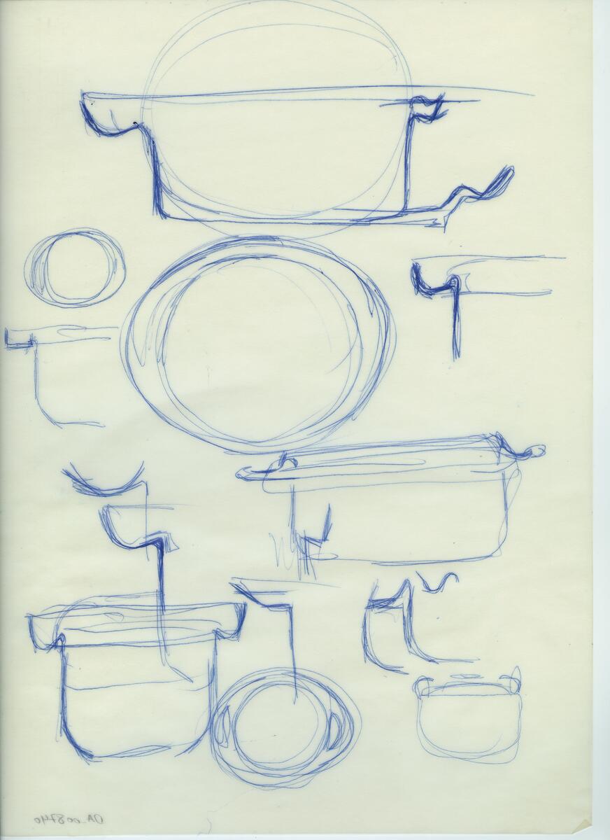 Skisser och referensmaterial till olika porslin- och glasföremål som grytor, kannor, koppar med fat, servisglas m.m. Bland annat formgivning för Rosenthal. Några skisskopior av Tapio Wirkkalas formgivning för Venini - inspirationsmaterial?