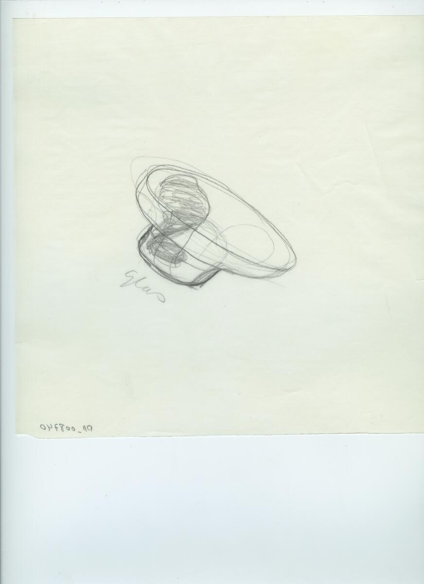 Skisser och referensmaterial till olika porslin- och glasföremål som grytor, kannor, koppar med fat, servisglas m.m. Bland annat formgivning för Rosenthal. Några skisskopior av Tapio Wirkkalas formgivning för Venini - inspirationsmaterial?