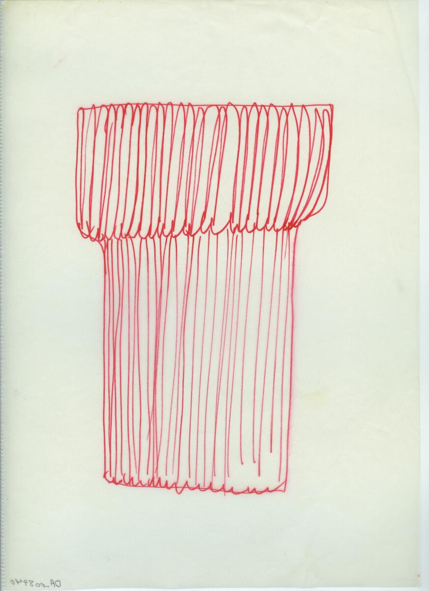 Skisser och referensmaterial till olika porslin- och glasföremål som grytor, kannor, koppar med fat, servisglas m.m. Bland annat formgivning för Rosenthal. Några skisskopior av Tapio Wirkkalas formgivning för Venini - inspirationsmaterial?