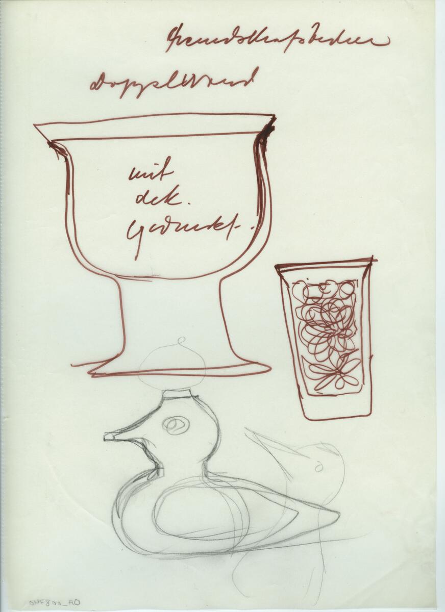 Skisser och referensmaterial till olika porslin- och glasföremål som grytor, kannor, koppar med fat, servisglas m.m. Bland annat formgivning för Rosenthal. Några skisskopior av Tapio Wirkkalas formgivning för Venini - inspirationsmaterial?