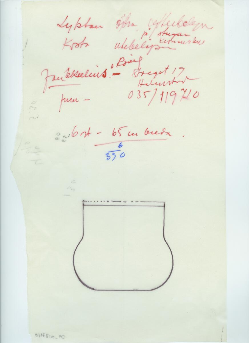 Skisser och referensmaterial till olika porslin- och glasföremål som grytor, kannor, koppar med fat, servisglas m.m. Bland annat formgivning för Rosenthal. Några skisskopior av Tapio Wirkkalas formgivning för Venini - inspirationsmaterial?