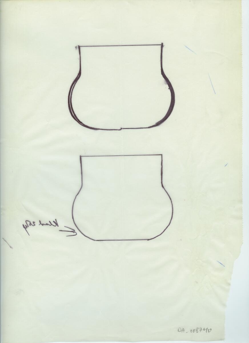 Skisser och referensmaterial till olika porslin- och glasföremål som grytor, kannor, koppar med fat, servisglas m.m. Bland annat formgivning för Rosenthal. Några skisskopior av Tapio Wirkkalas formgivning för Venini - inspirationsmaterial?