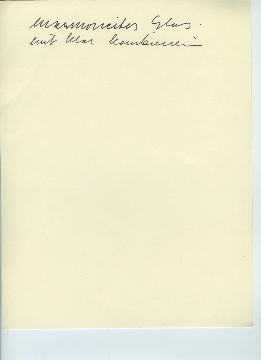 Skisser och referensmaterial till olika porslin- och glasföremål som grytor, kannor, koppar med fat, servisglas m.m. Bland annat formgivning för Rosenthal. Några skisskopior av Tapio Wirkkalas formgivning för Venini - inspirationsmaterial?