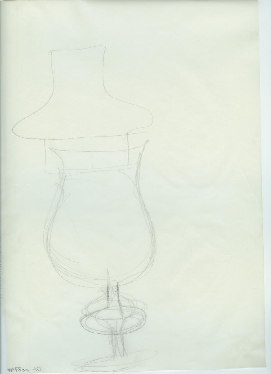 Skisser och referensmaterial till olika porslin- och glasföremål som grytor, kannor, koppar med fat, servisglas m.m. Bland annat formgivning för Rosenthal. Några skisskopior av Tapio Wirkkalas formgivning för Venini - inspirationsmaterial?