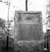 Minnessten över gamla kyrkan, rest 1944.