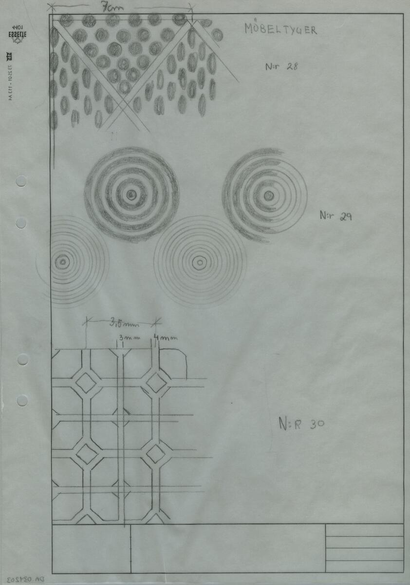 Referensmaterial rörande Backström & Höglund Design AB. Materialet innehåller skisser till en mängd produkter  bl a tygmönster, reliefmönster, plastburkar, brickställ, luffarschack, pepparkvarn, saltströare, brickor, knivställ, ljusstakar samt en gryta. En innehållsförteckning över produkterna samt en prislista för AB Smålandsslöjds produkter finns också bland materialet. Prislistan är daterad 14/5-71.