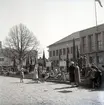 Första majfirande vid Borgholms stadshus. Allas rätt till allmän tilläggspension propagerades det för detta år.