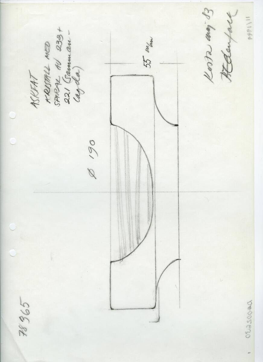 Materialet innehåller skisser till vaser, skålar, ljusstakar m.m.