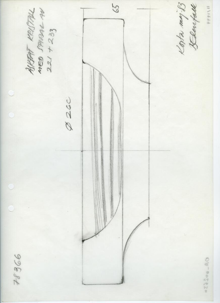 Materialet innehåller skisser till vaser, skålar, ljusstakar m.m.