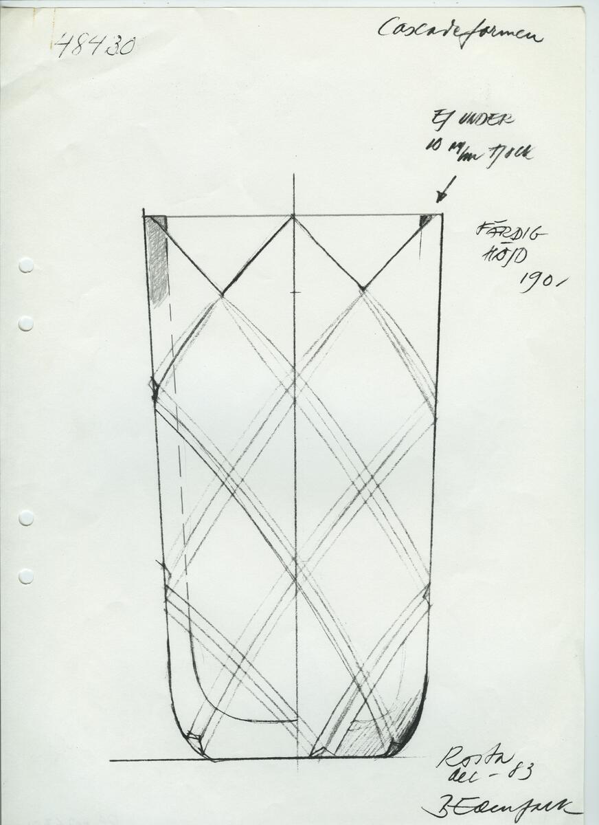 Materialet innehåller skisser till vaser, skålar, ljusstakar m.m.