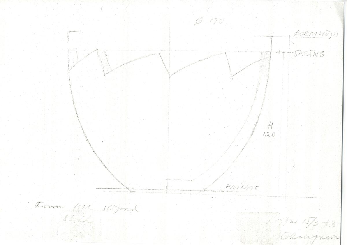 Materialet innehåller skisser till vaser, skålar, ljusstakar m.m.