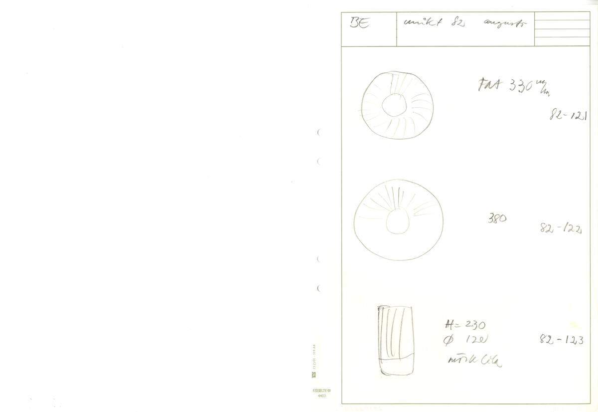 Materialet innehåller skisser till vaser, skålar, ljusstakar m.m.