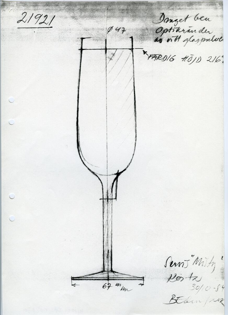 Materialet innehåller skisser till vaser, skålar, ljusstakar m.m.