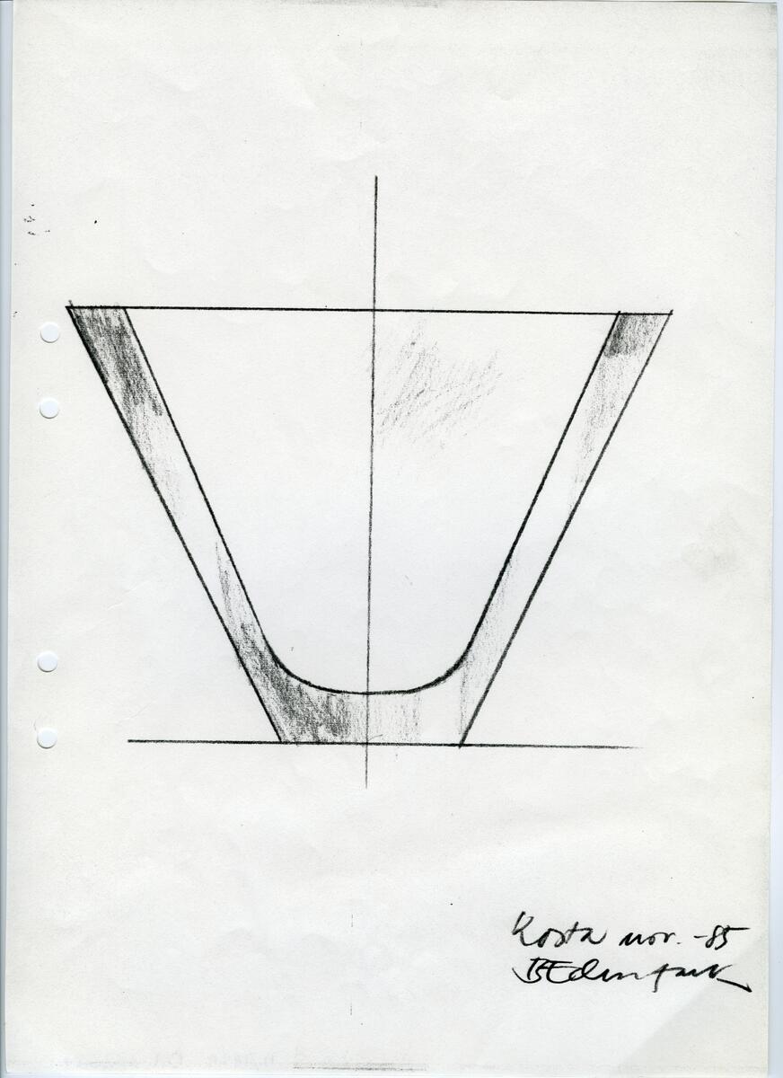 Materialet innehåller skisser till vaser, skålar, ljusstakar m.m.