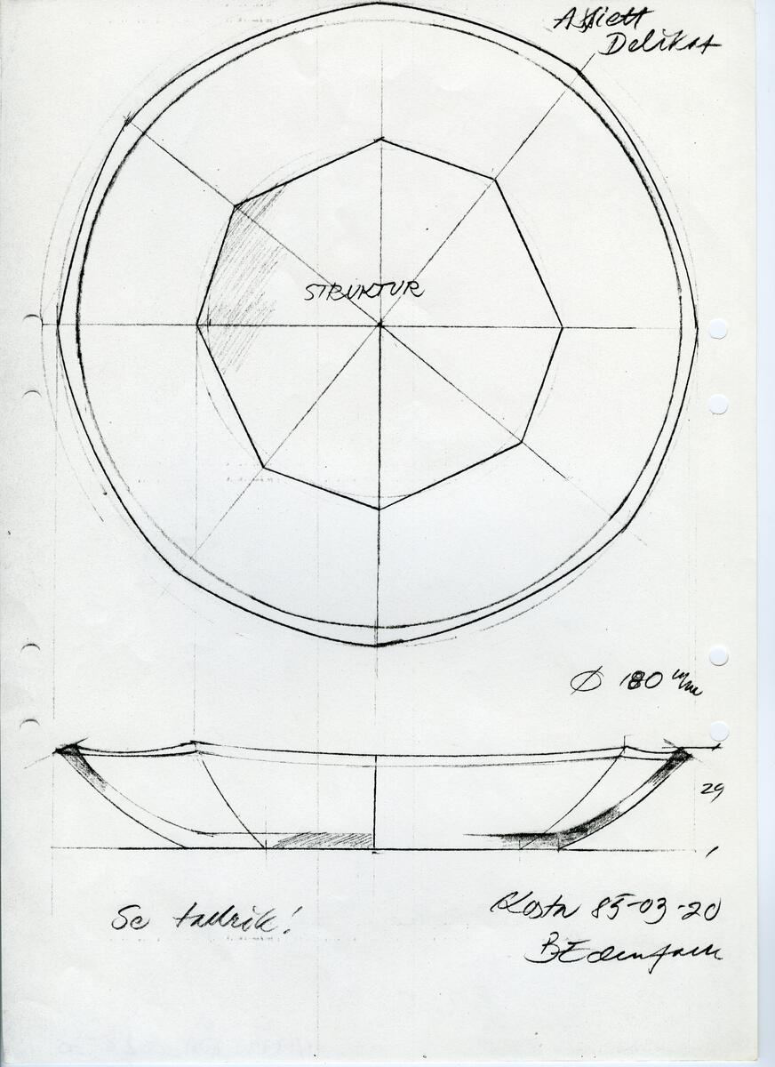 Materialet innehåller skisser till vaser, skålar, ljusstakar m.m.