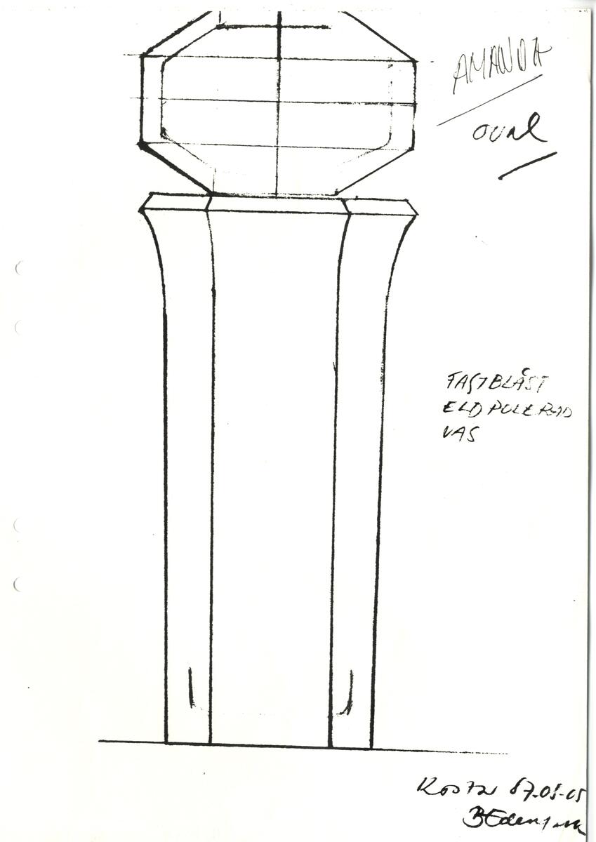 Materialet innehåller skisser till vaser, skålar, ljusstakar m.m.