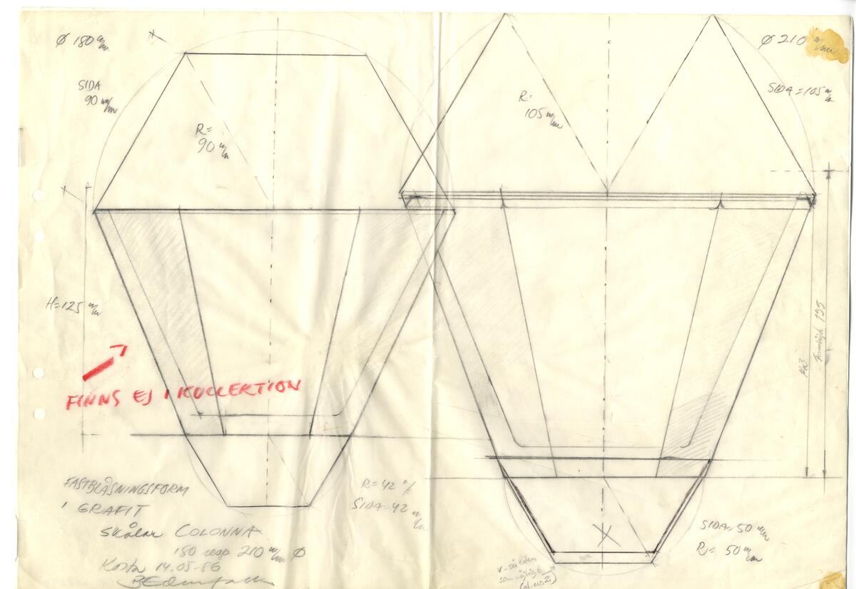 Materialet innehåller skisser till vaser, skålar, ljusstakar m.m.