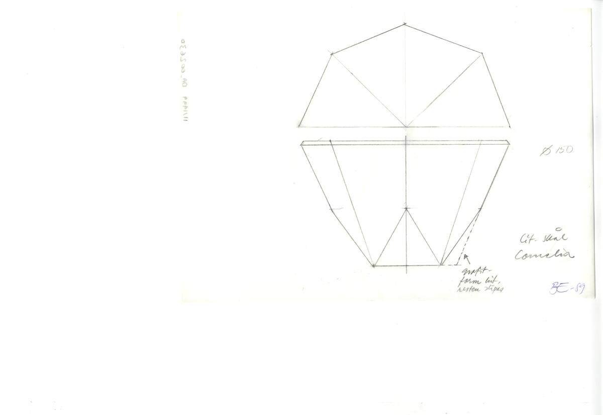 Materialet innehåller skisser till vaser, skålar, ljusstakar m.m.