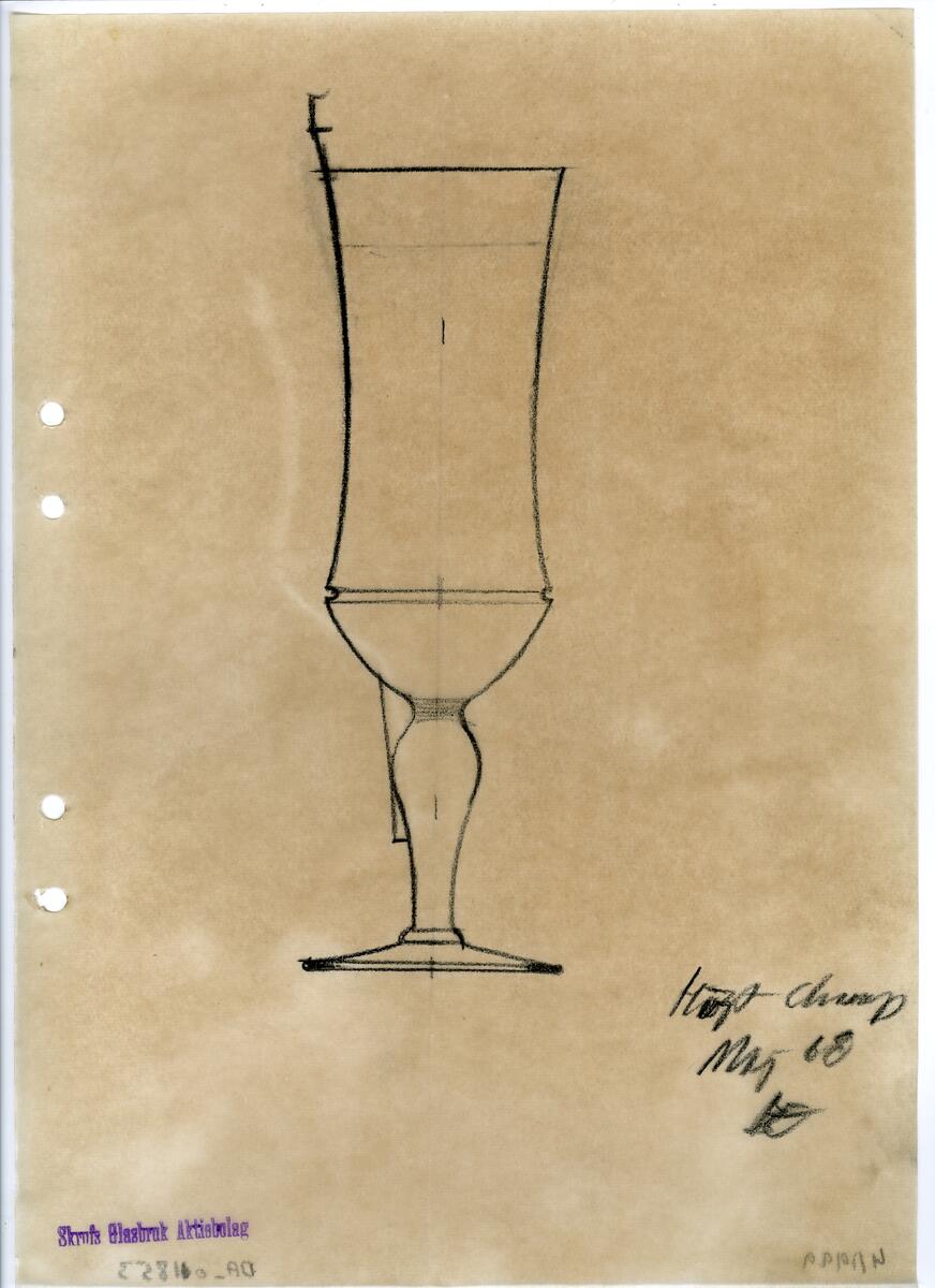 Materialet innehåller skisser till glasserviser, cigarett-tändare, skålar m.m.