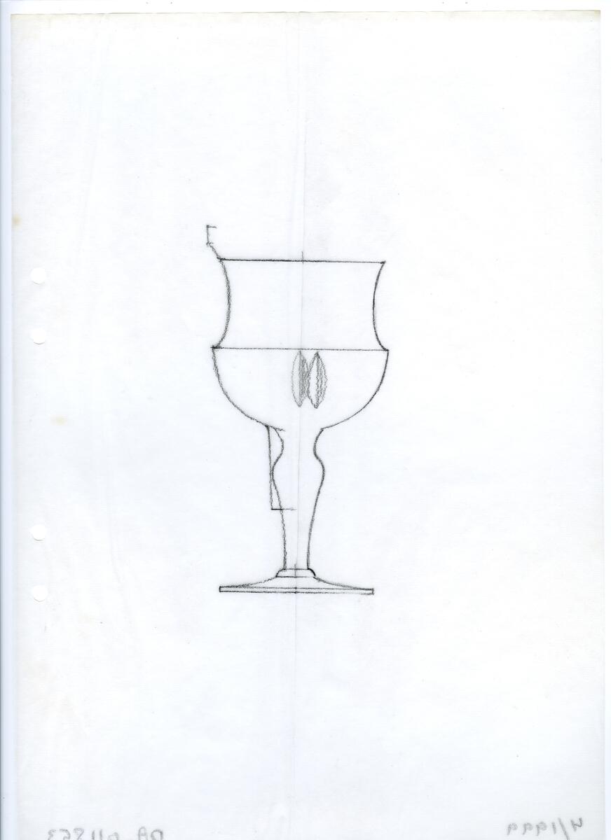 Materialet innehåller skisser till glasserviser, cigarett-tändare, skålar m.m.