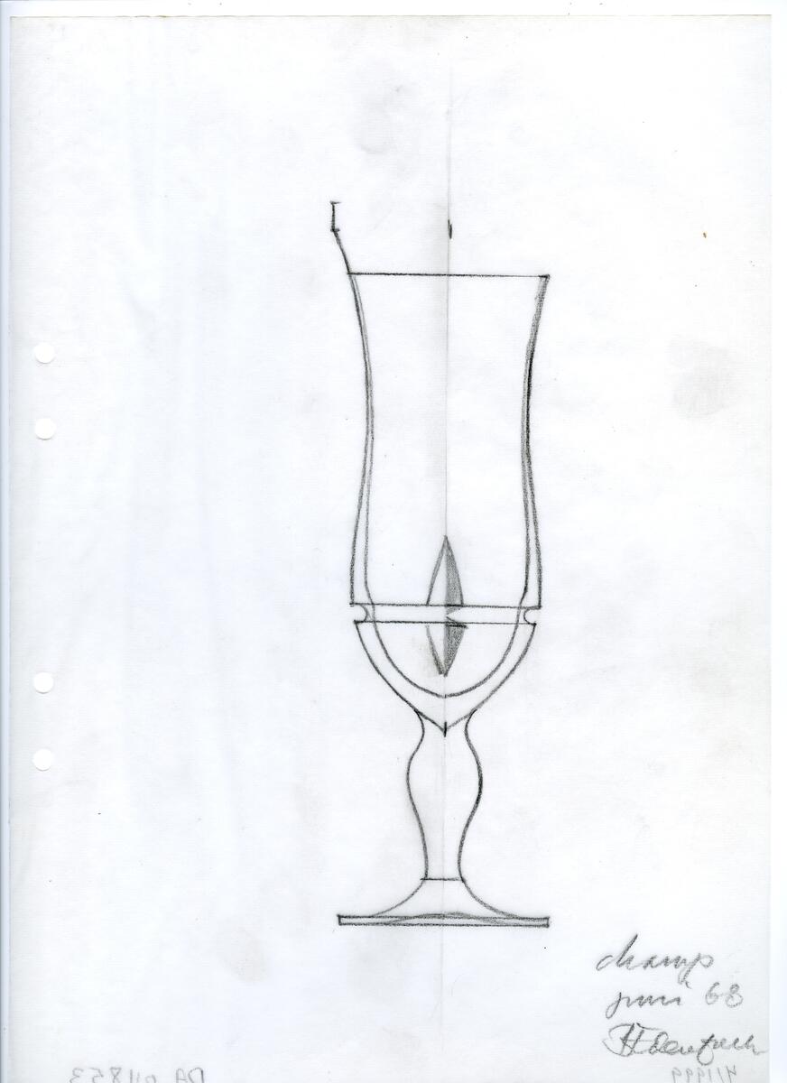 Materialet innehåller skisser till glasserviser, cigarett-tändare, skålar m.m.