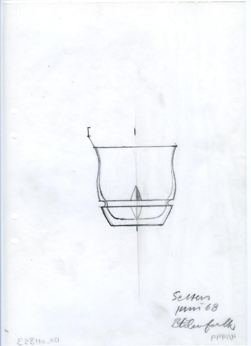 Materialet innehåller skisser till glasserviser, cigarett-tändare, skålar m.m.