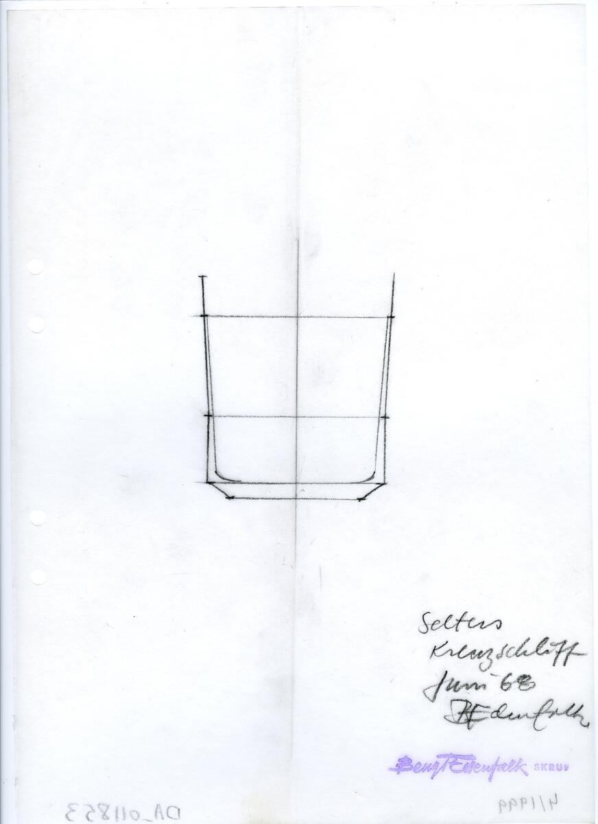 Materialet innehåller skisser till glasserviser, cigarett-tändare, skålar m.m.