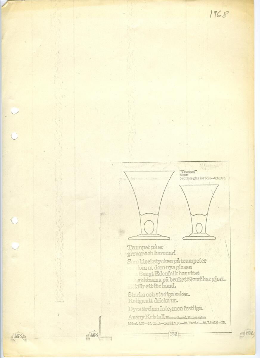 Materialet innehåller skisser till glasserviser, cigarett-tändare, skålar m.m.