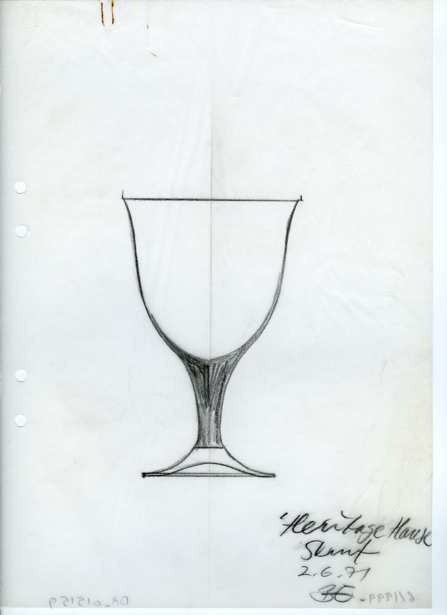 Materialet innehåller skisser till vaser, kannor, servisglas, snäckor, ishinkar, gravyrer m.m. . Det ingår även handlingar och korrespondens angående produkter och utbyte av ideér med olika uppdragsgivare och företag.